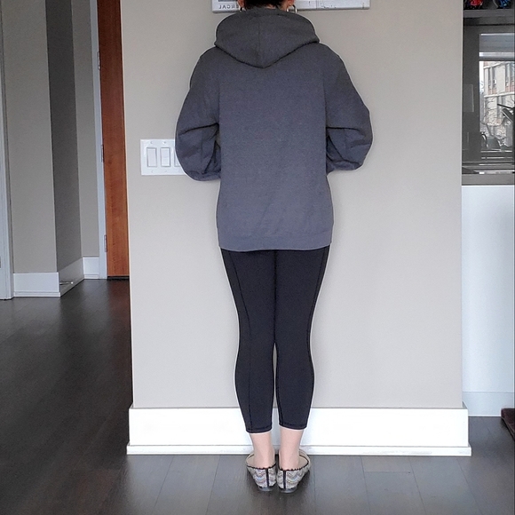 ๐ HOST PICK ๐ Harvard University Hoodie - Picture 3 of 16